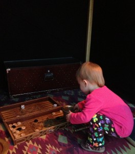 Zyta plays backgammon. Frank would be so proud :)